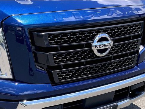 Used 2020 Nissan Titan SV w/ SV Convenience Package RWD image 28