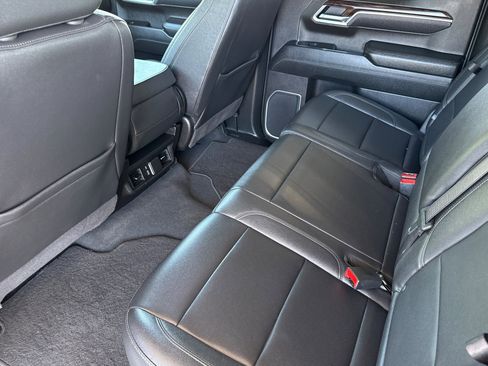 Used 2025 GMC Sierra 1500 SLT image 15