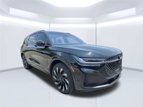 Used 2024 Lincoln Nautilus Reserve w/ Jet Appearance Package (87T) AWD/4WD image 3