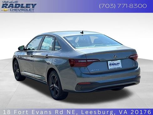 Used 2022 Volkswagen Jetta SE FWD image 3