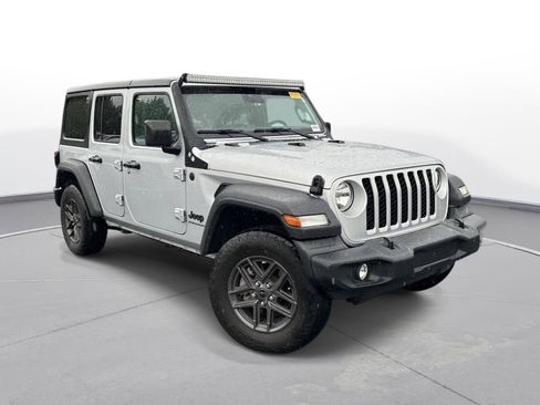 Used 2024 Jeep Wrangler Unlimited Sport AWD/4WD image 4