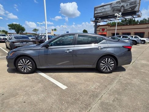 Used 2025 Nissan Altima 2.5 SV image 8