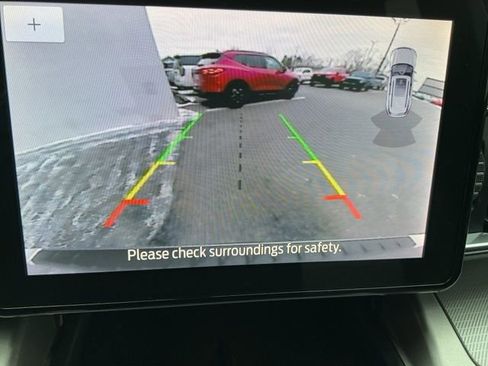 Used 2022 Ford Explorer XLT w/ Equipment Group 202A image 14