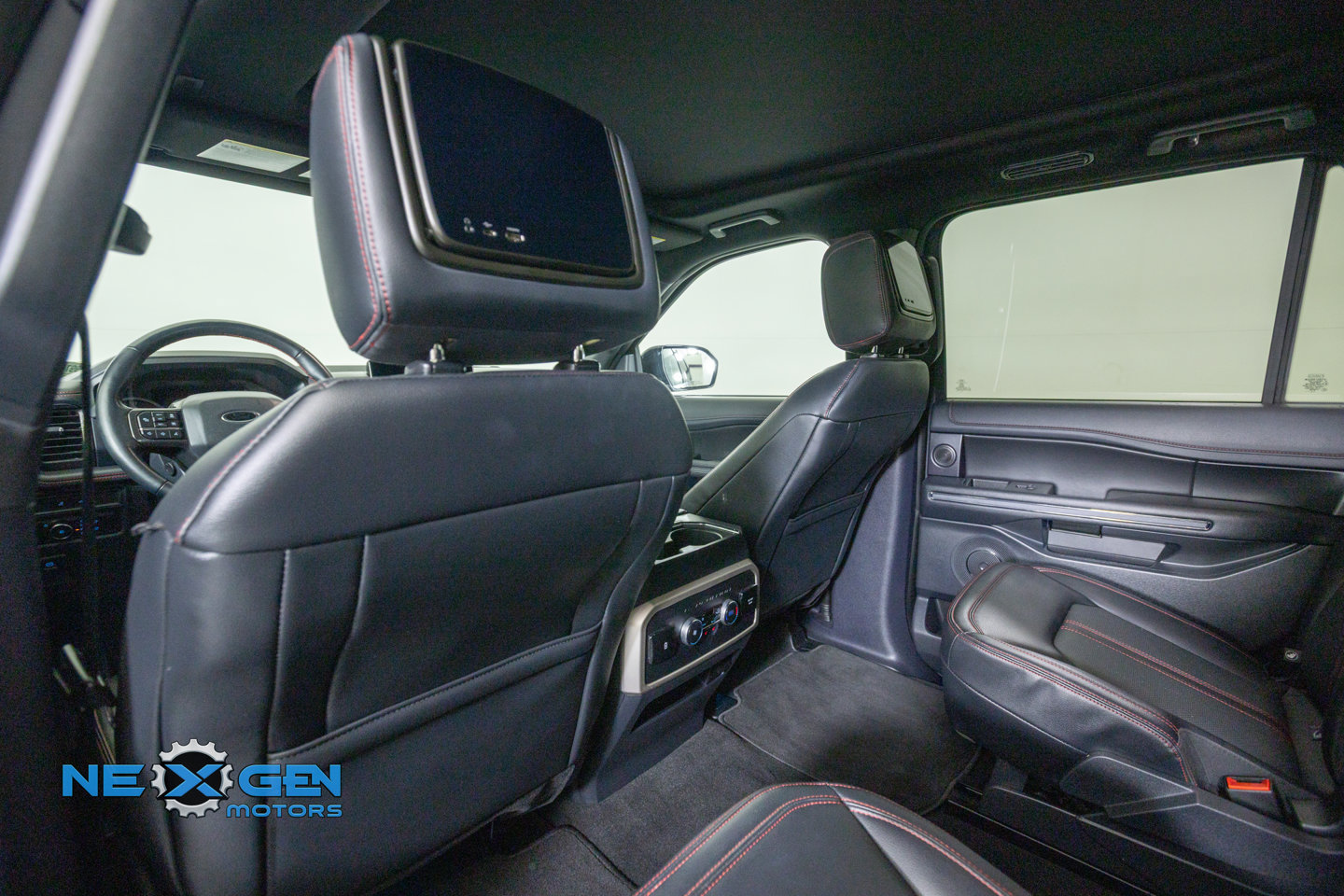 Used 2024 Ford Expedition Limited AWD/4WD image 29