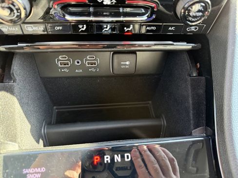 Used 2023 Jeep Grand Cherokee Limited image 31