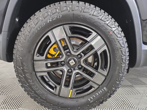 Used 2024 Rivian R1S Adventure AWD/4WD image 12