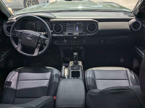 Used 2022 Toyota Tacoma TRD Sport w/ Technology Package AWD/4WD image 11