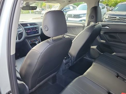 Used 2024 Volkswagen Tiguan SE AWD/4WD image 11