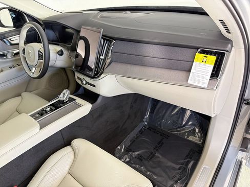 New 2026 Volvo XC90 T8 Ultra w/ Protection Package AWD/4WD image 32