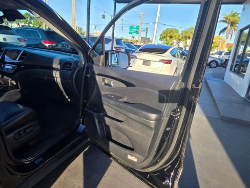 Used 2017 Honda Pilot Elite image 10