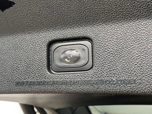 Used 2018 Ford Explorer XLT w/ Equipment Group 202A image 15