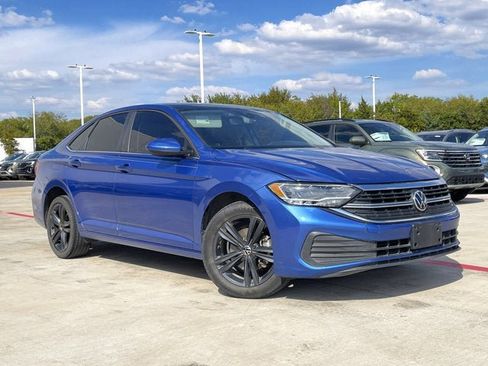 Used 2023 Volkswagen Jetta SE w/ Panoramic Sunroof Package image 5