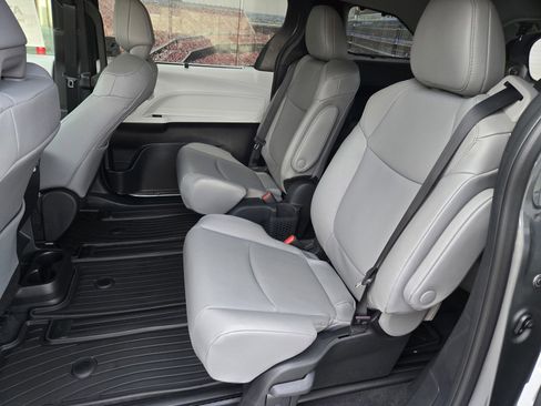 New 2026 Toyota Sienna XLE image 8