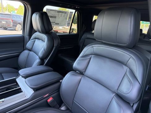 New 2026 Lincoln Navigator L Reserve AWD/4WD image 13