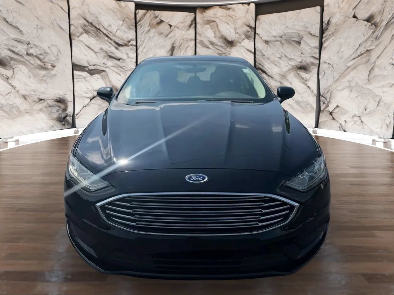 Used 2017 Ford Fusion SE FWD image 2