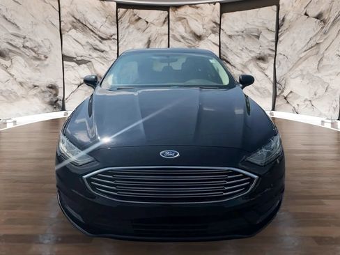 Used 2017 Ford Fusion SE FWD image 2