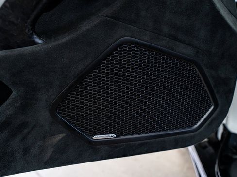 Used 2018 Lamborghini Huracan Performante image 42