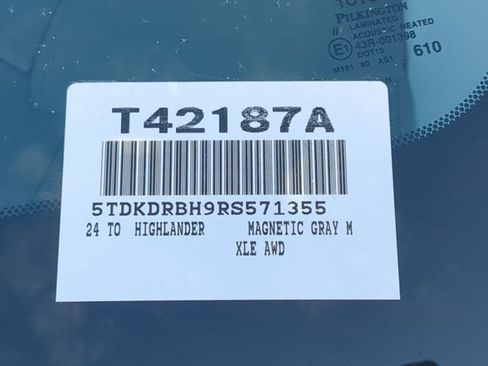 Certified 2024 Toyota Highlander XLE image 19