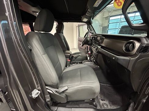 Used 2018 Jeep Wrangler Unlimited Sport S AWD/4WD image 41