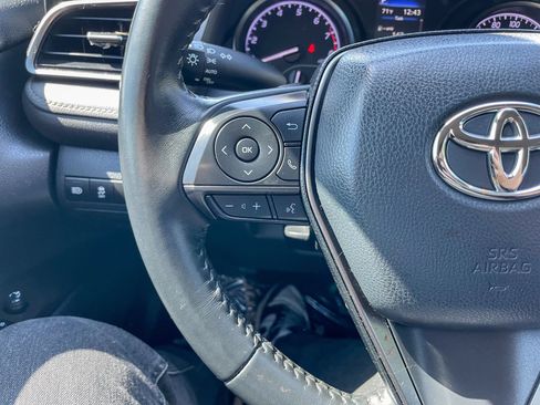 Used 2022 Toyota Camry SE FWD image 14