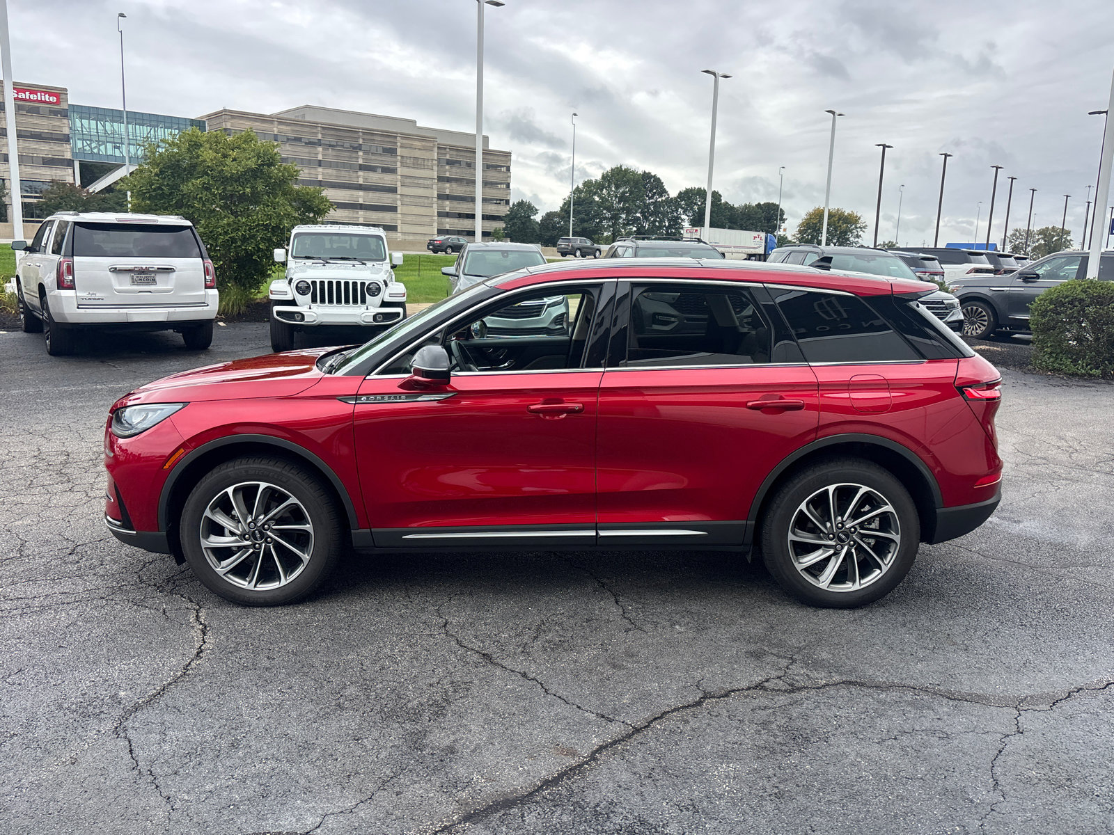 Used 2024 Lincoln Corsair AWD w/ Equipment Group 101A image 4