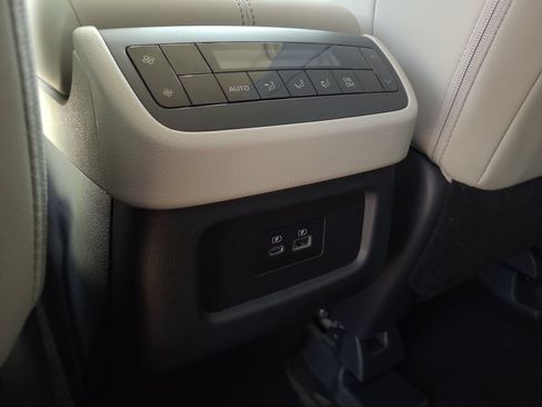 Certified 2025 Nissan Pathfinder SL FWD image 12