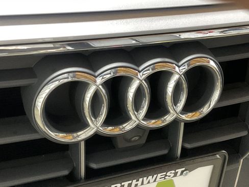 Used 2022 Audi Q8 Premium w/ Convenience Package image 6