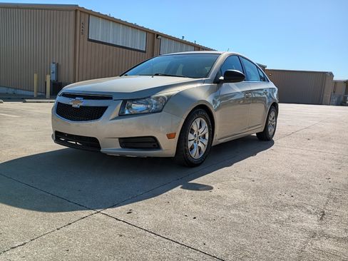 Used 2012 Chevrolet Cruze LS image 8