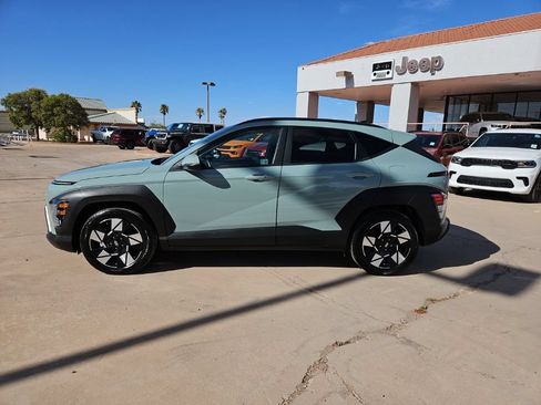 Used 2025 Hyundai Kona SEL FWD image 2