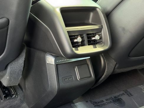 Certified 2024 Cadillac Lyriq Luxury AWD/4WD image 35
