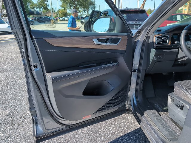 Used 2024 Volkswagen Atlas SE FWD image 19