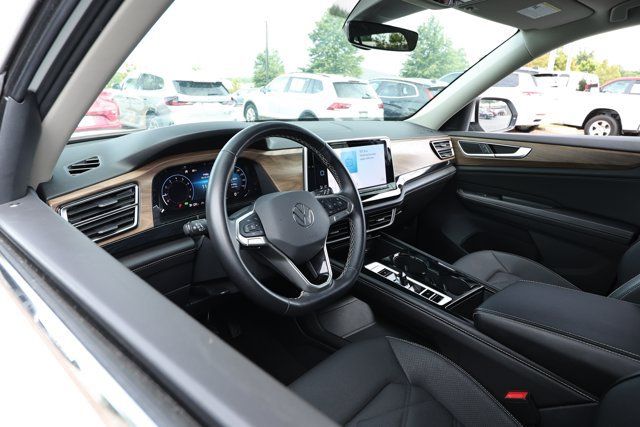 Used 2025 Volkswagen Atlas SE AWD/4WD image 23