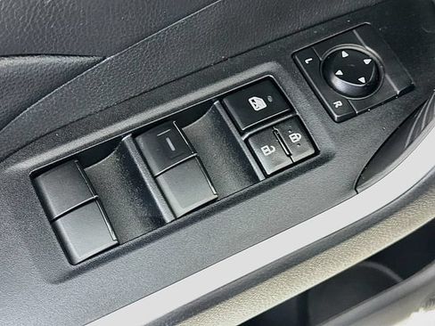 Used 2022 Toyota RAV4 LE AWD/4WD image 18