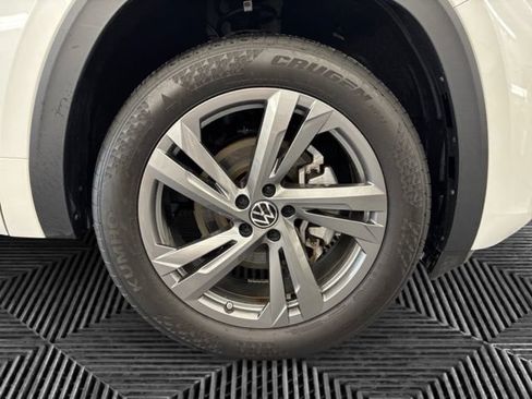 Used 2024 Volkswagen Atlas Cross Sport SEL R-Line AWD/4WD image 32