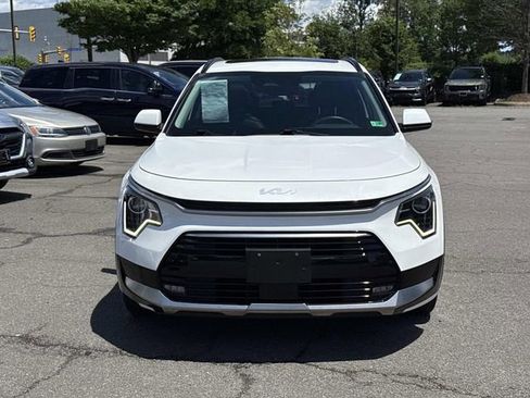 Used 2023 Kia Niro EX Touring FWD image 6