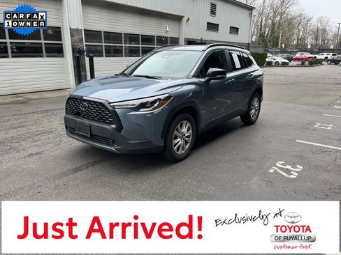 Certified 2025 Toyota Corolla Cross LE image 1