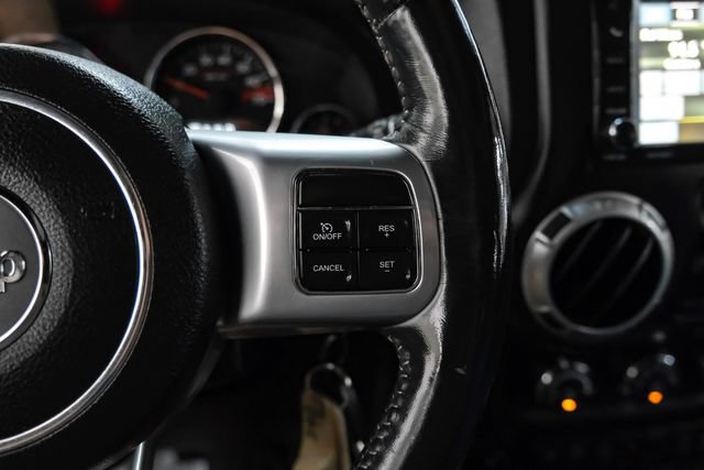 Used 2016 Jeep Wrangler Unlimited Rubicon AWD/4WD image 14