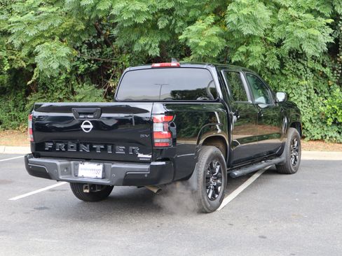Used 2023 Nissan Frontier SV w/ Midnight Edition Package RWD image 10
