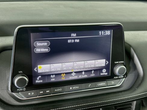 Used 2025 Nissan Rogue SV FWD image 21