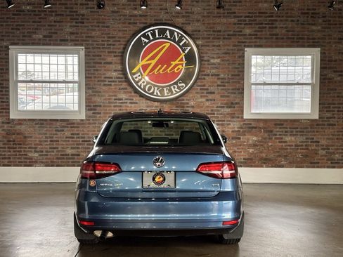 Used 2016 Volkswagen Jetta SEL image 2