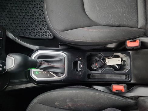 Used 2023 Jeep Renegade Trailhawk image 25