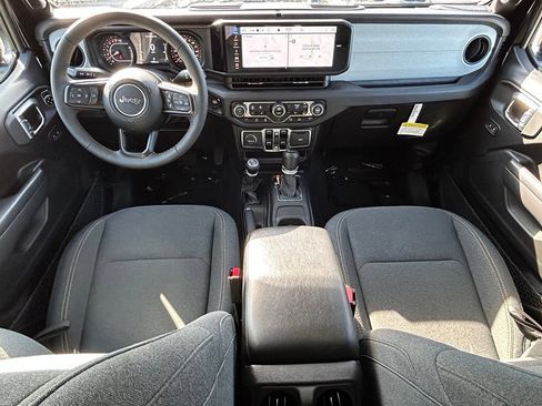 Used 2024 Jeep Gladiator Sport AWD/4WD image 10