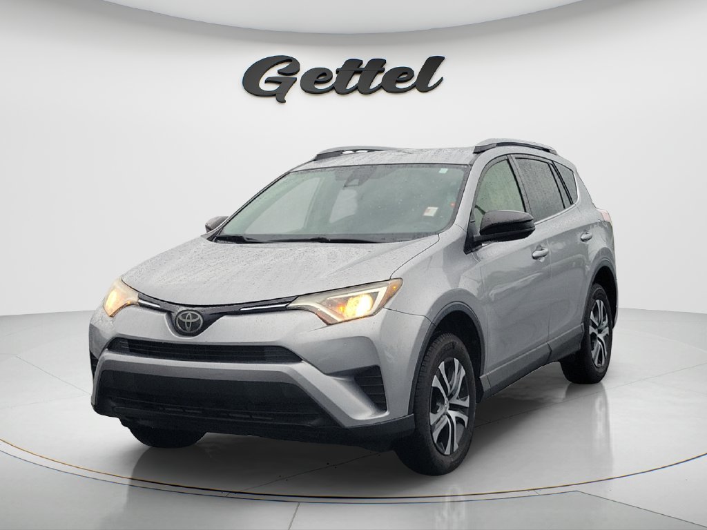 Used 2018 Toyota RAV4 LE FWD image 1