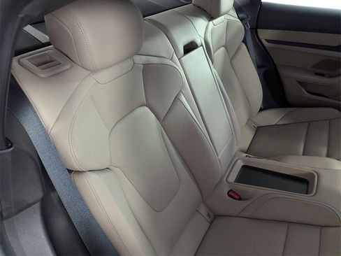 Used 2022 Porsche Taycan image 28