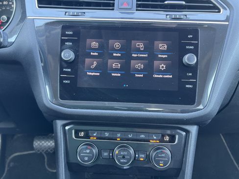 Used 2019 Volkswagen Tiguan SE AWD/4WD image 6