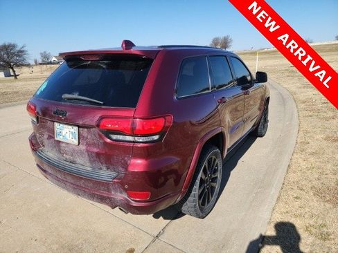 Used 2019 Jeep Grand Cherokee Altitude image 3