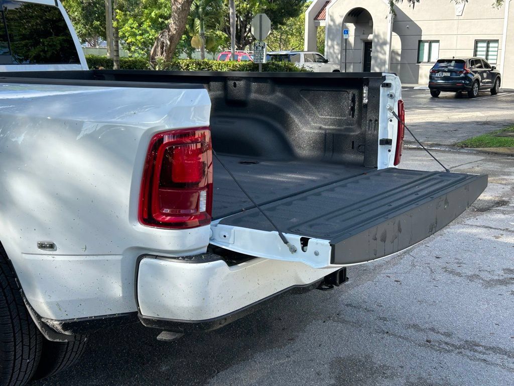 New 2026 RAM 3500 Laramie w/ Night Edition AWD/4WD image 32
