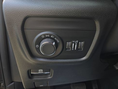 Used 2023 Jeep Grand Cherokee Altitude AWD/4WD image 16