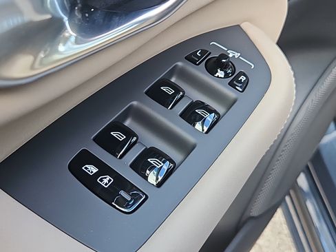New 2026 Volvo XC90 B6 Plus w/ Protection Package Premier image 17