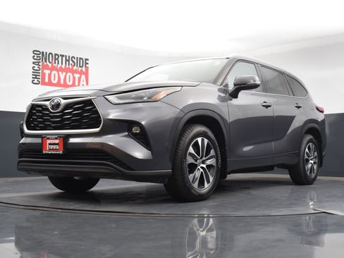 Used 2022 Toyota Highlander XLE image 35